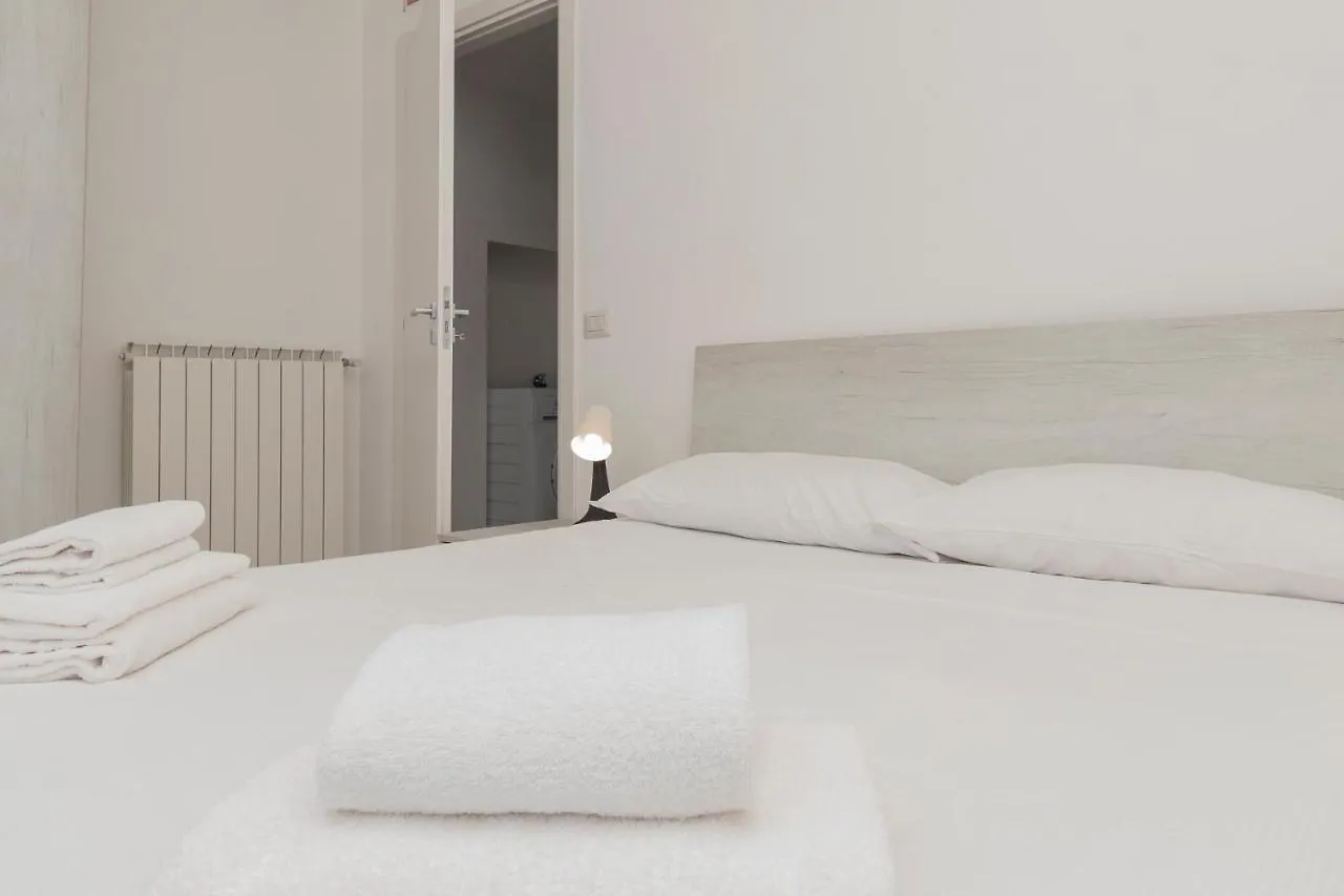 I Host Apartment - Rembrandt 56 Milan 0*,