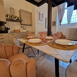  Appartamento Regina In Porta Romana 2 - Sky Tv, Wifi E Breakfast Box